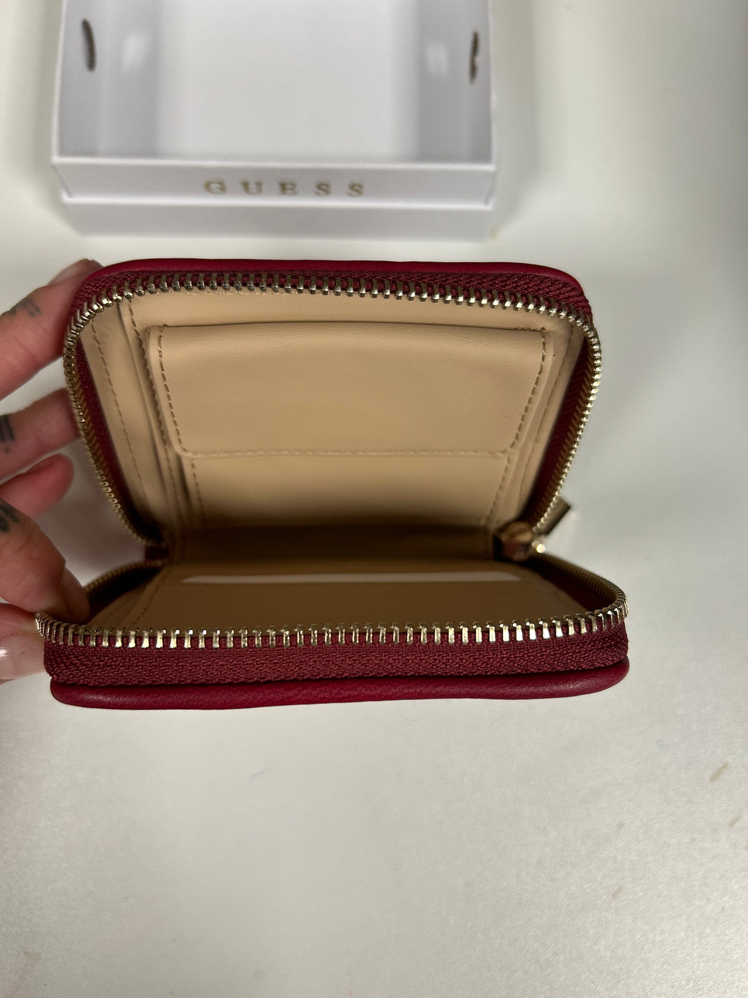 Guess Red VALLA Wallet. QG8122137