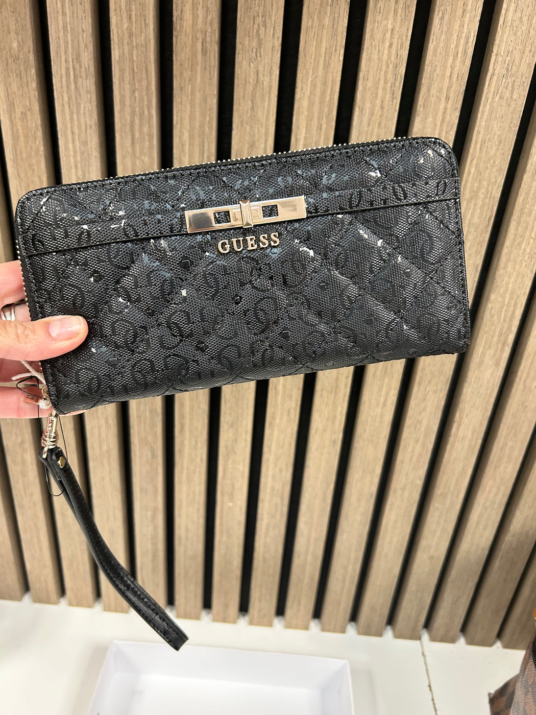 Guess Black IDRA Wallet. GG8157146