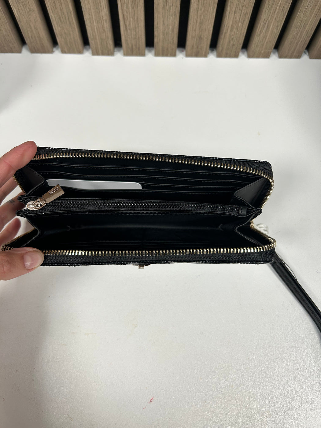 Guess Black IDRA Wallet. GG8157146