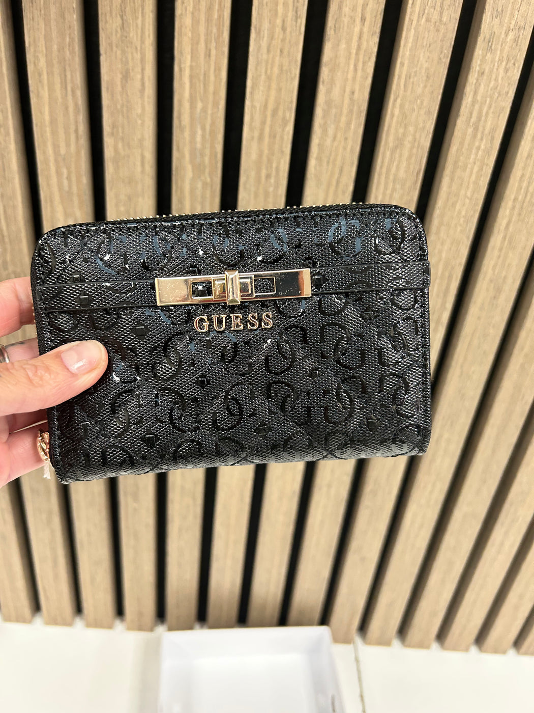 Guess Black IDRA Wallet. GG8157140