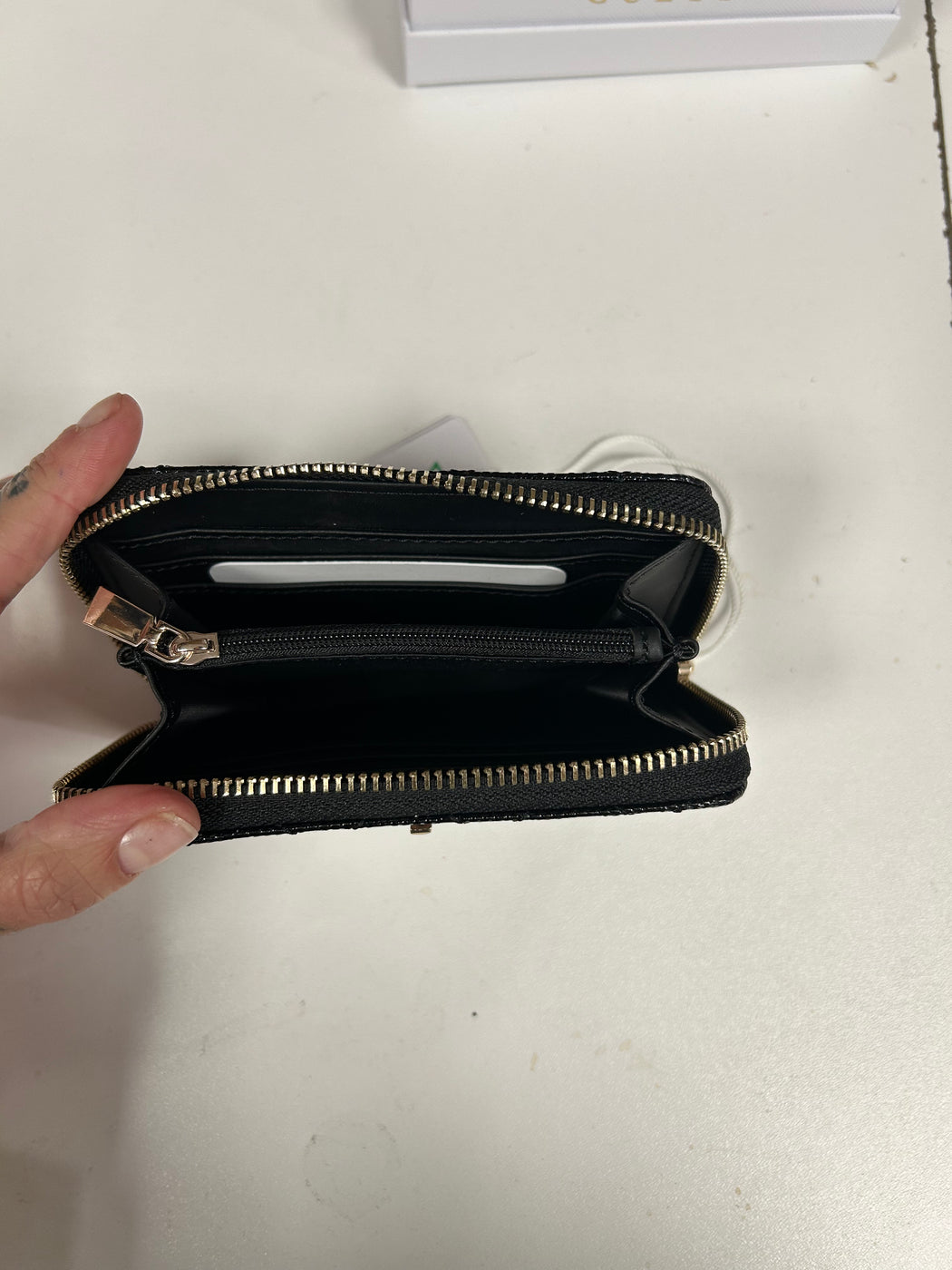 Guess Black IDRA Wallet. GG8157140