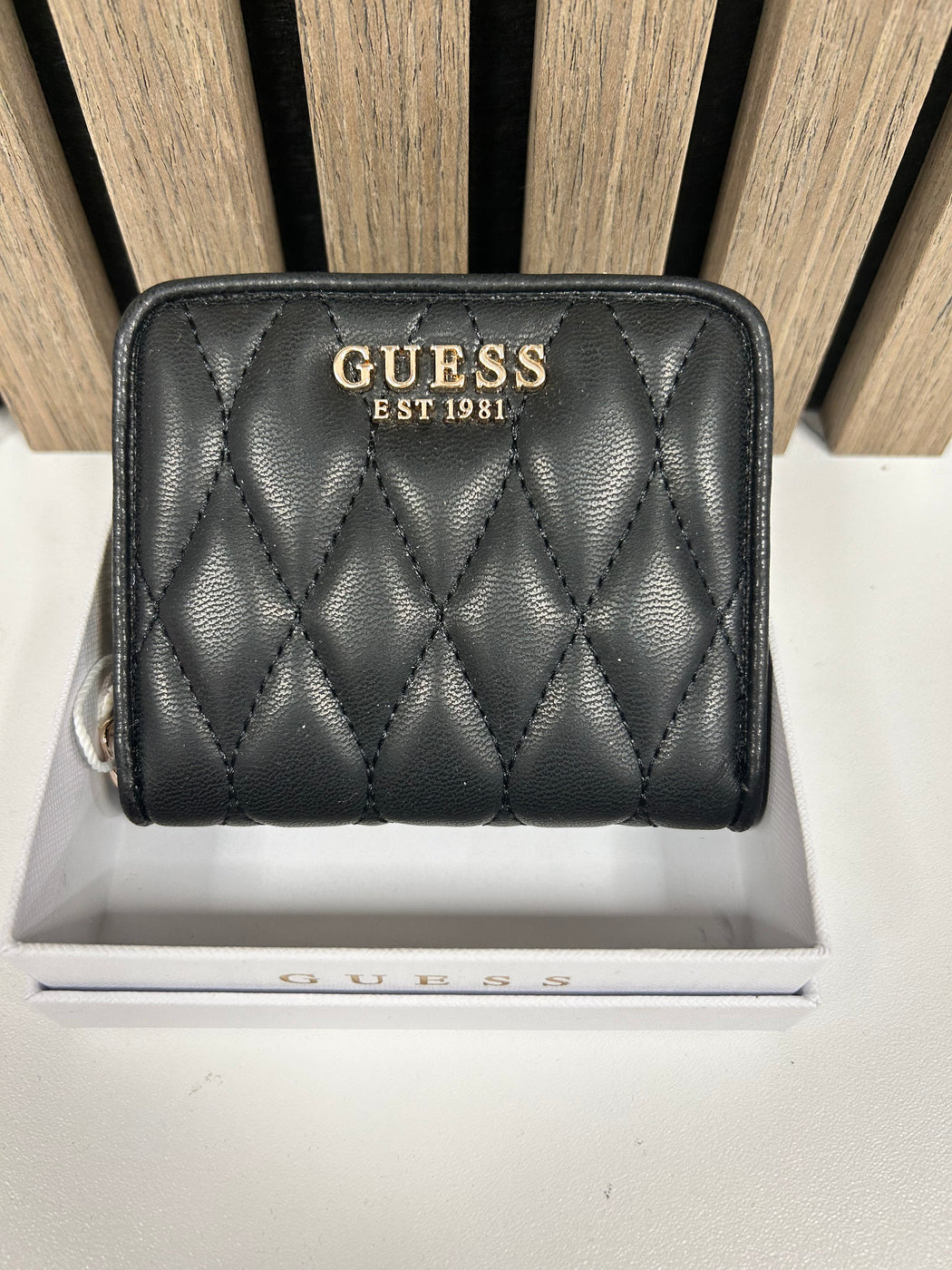 Guess Black VALLA Wallet. QG8122137