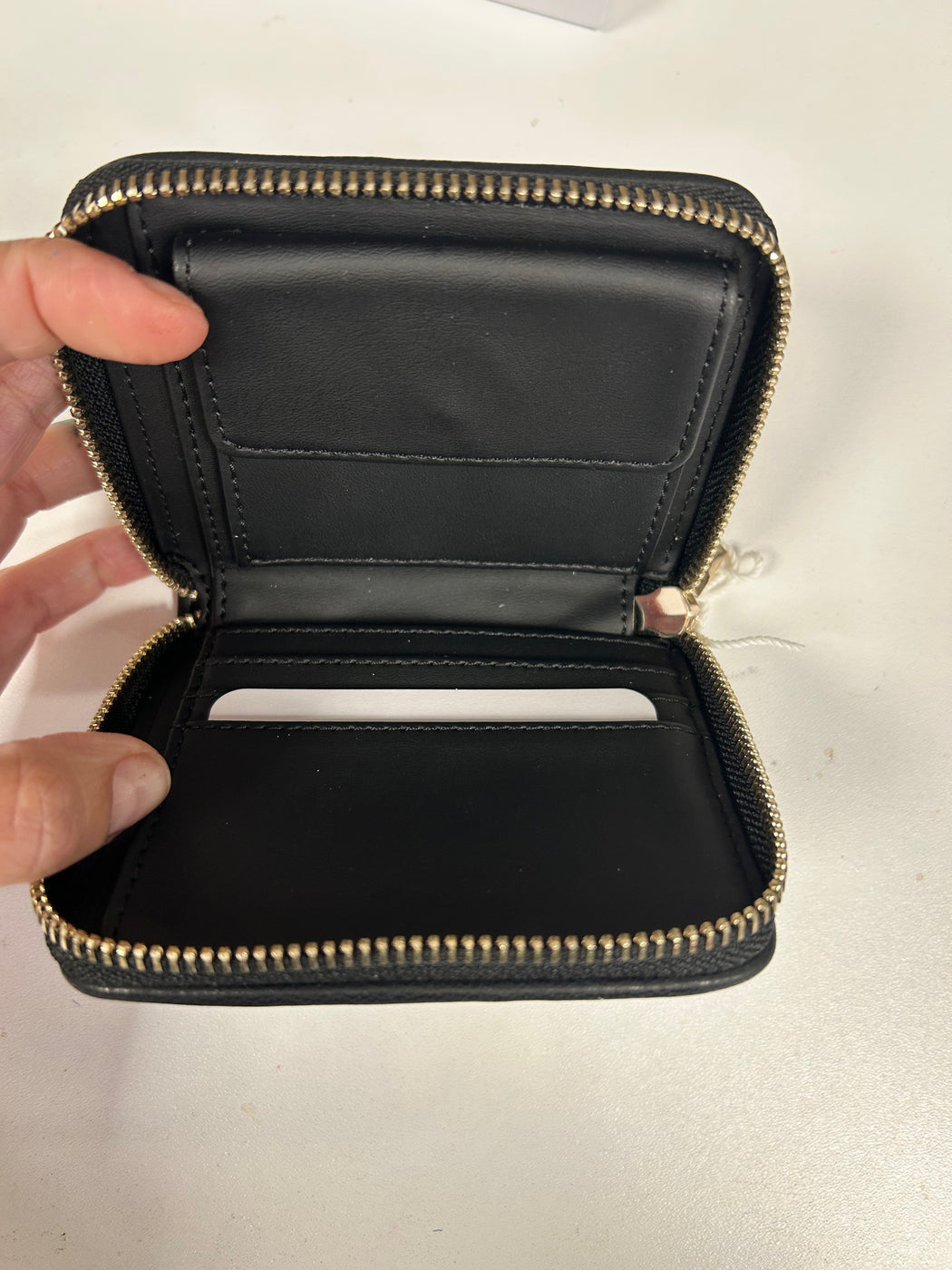Guess Black VALLA Wallet. QG8122137