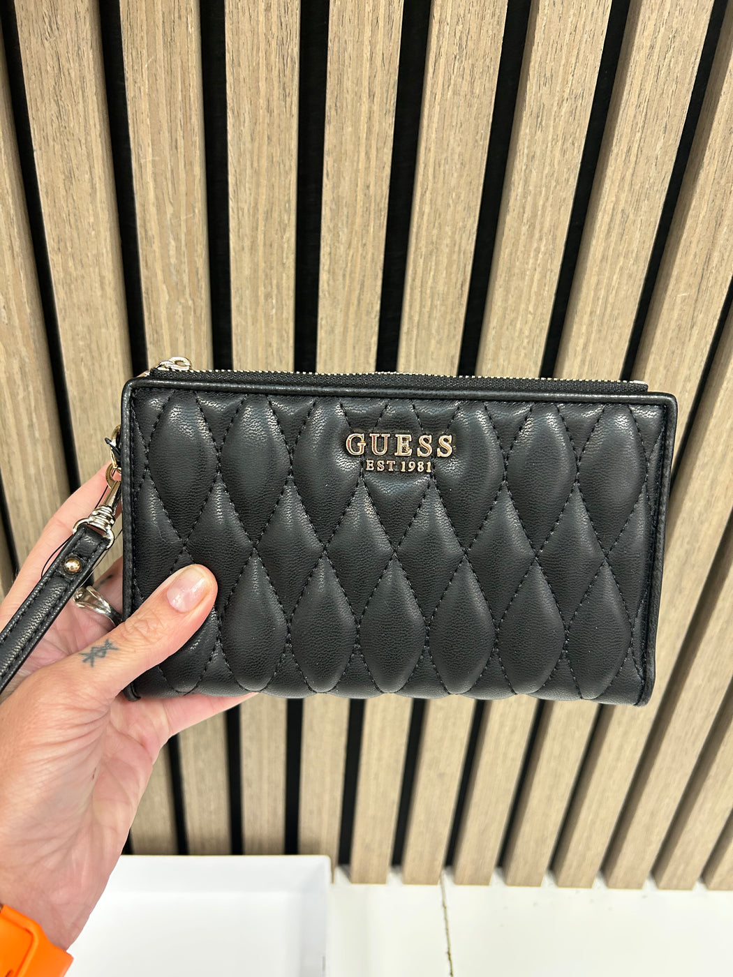 Guess Black VALLA Wallet. QG8122157