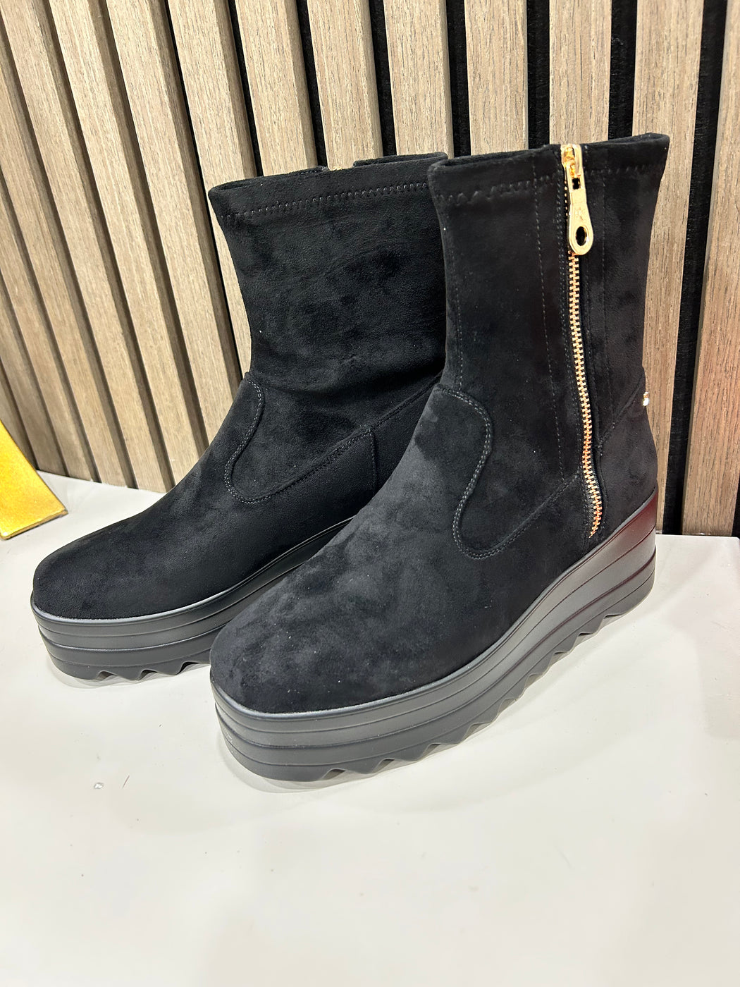 Croston Schwarz Wedge boot