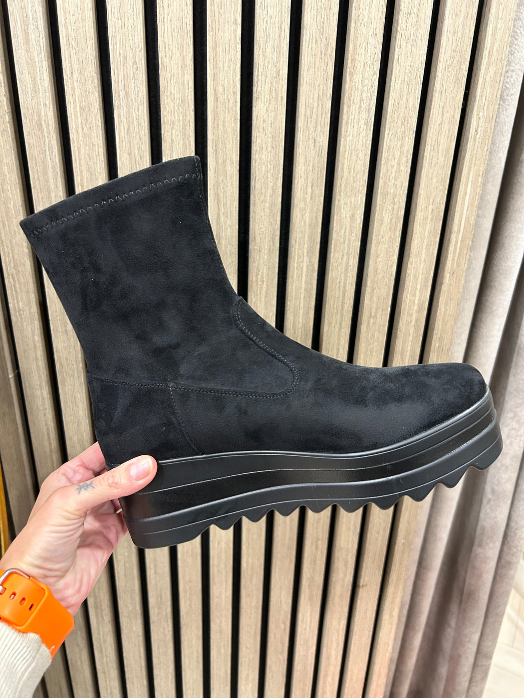 Croston Schwarz Wedge boot