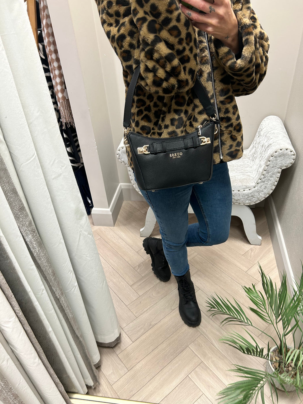 Guess GREGORIA Bag. BG854617