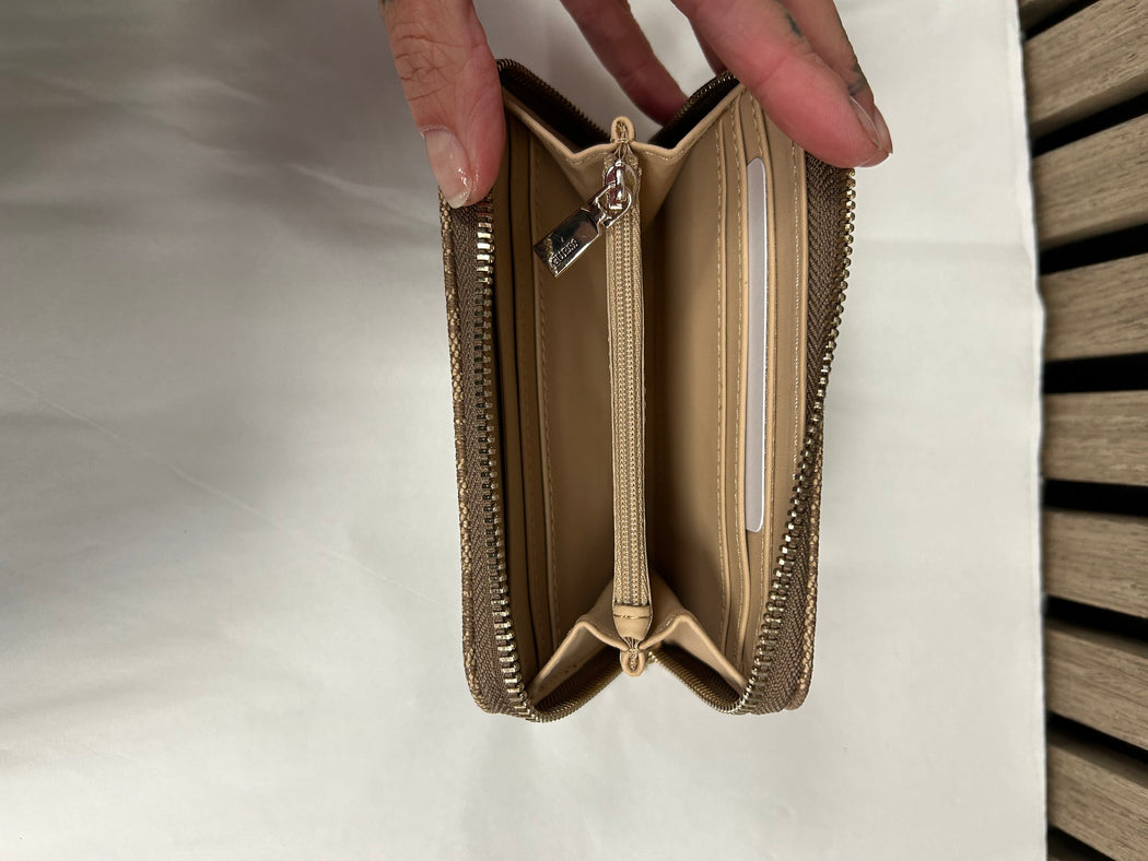 Guess Latte Logo DEA Wallet. SG7993140