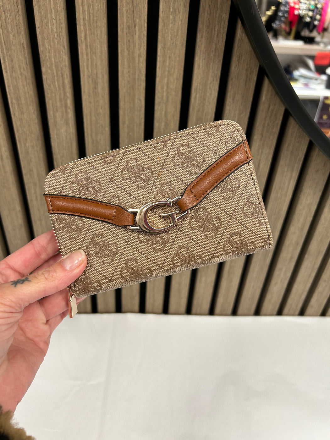 Guess Latte Logo DEA Wallet. SG7993140