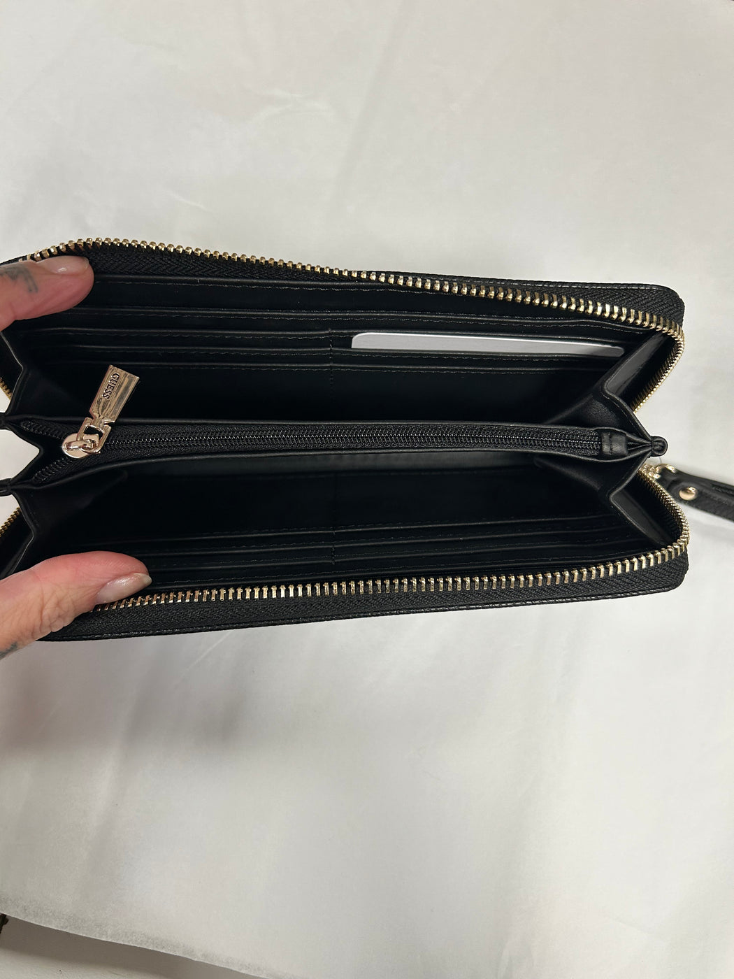 Guess Black GREGORIA Wallet. BG8546146.