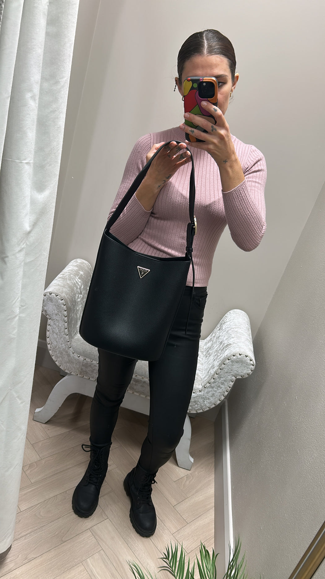 Guess Black MERIDIAN Bag. BG697404.