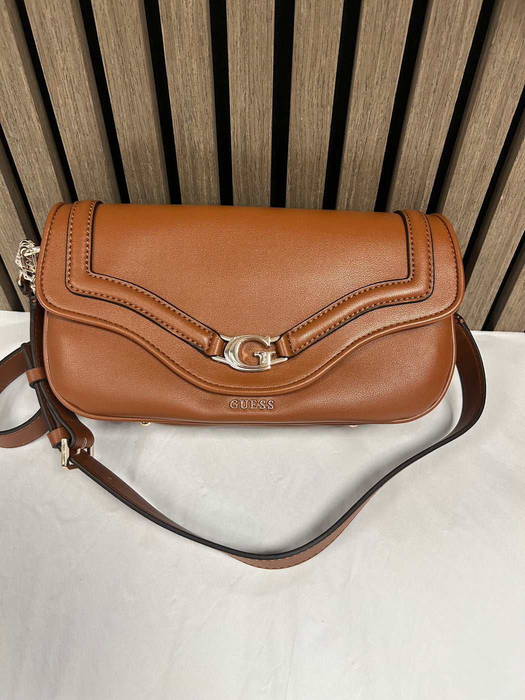 Guess Cognac DEA Bag. BG799320.
