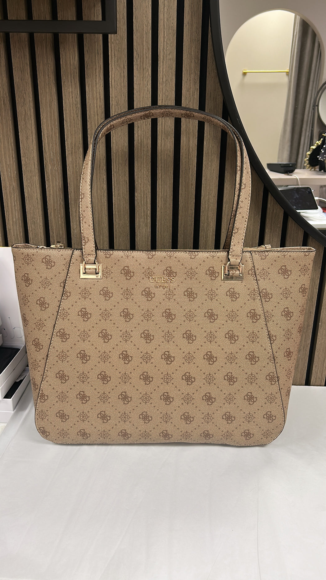 Guess Latte CALEBRA Travel Bag. LP9536024.