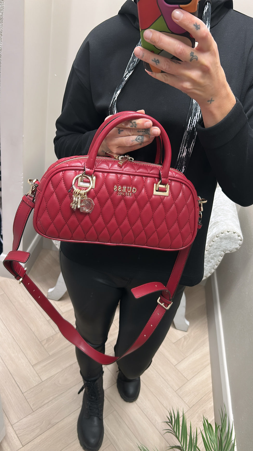 Guess Red VALLA Bag. QG812205.