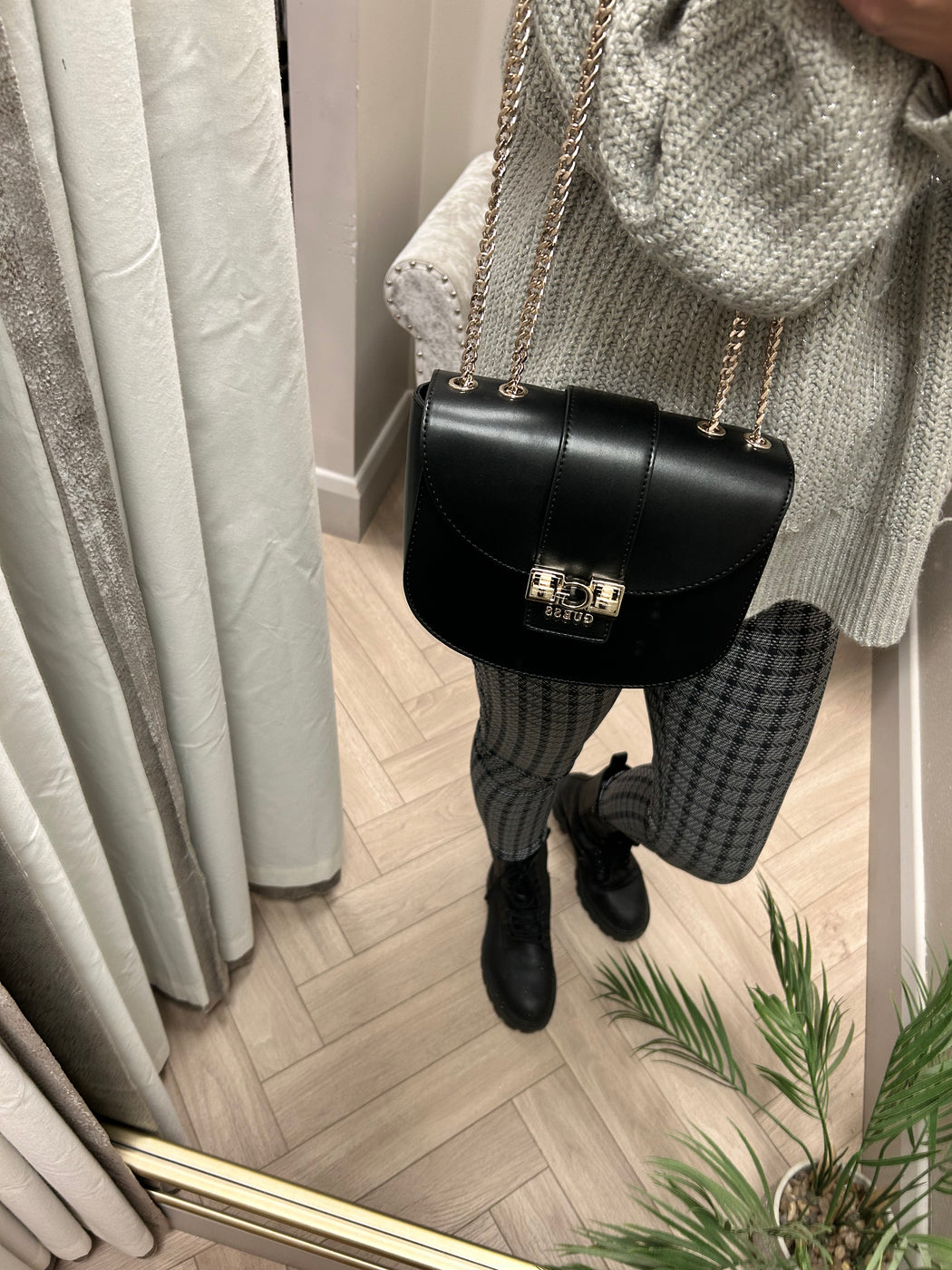 Guess Black JANE Bag. VG989121