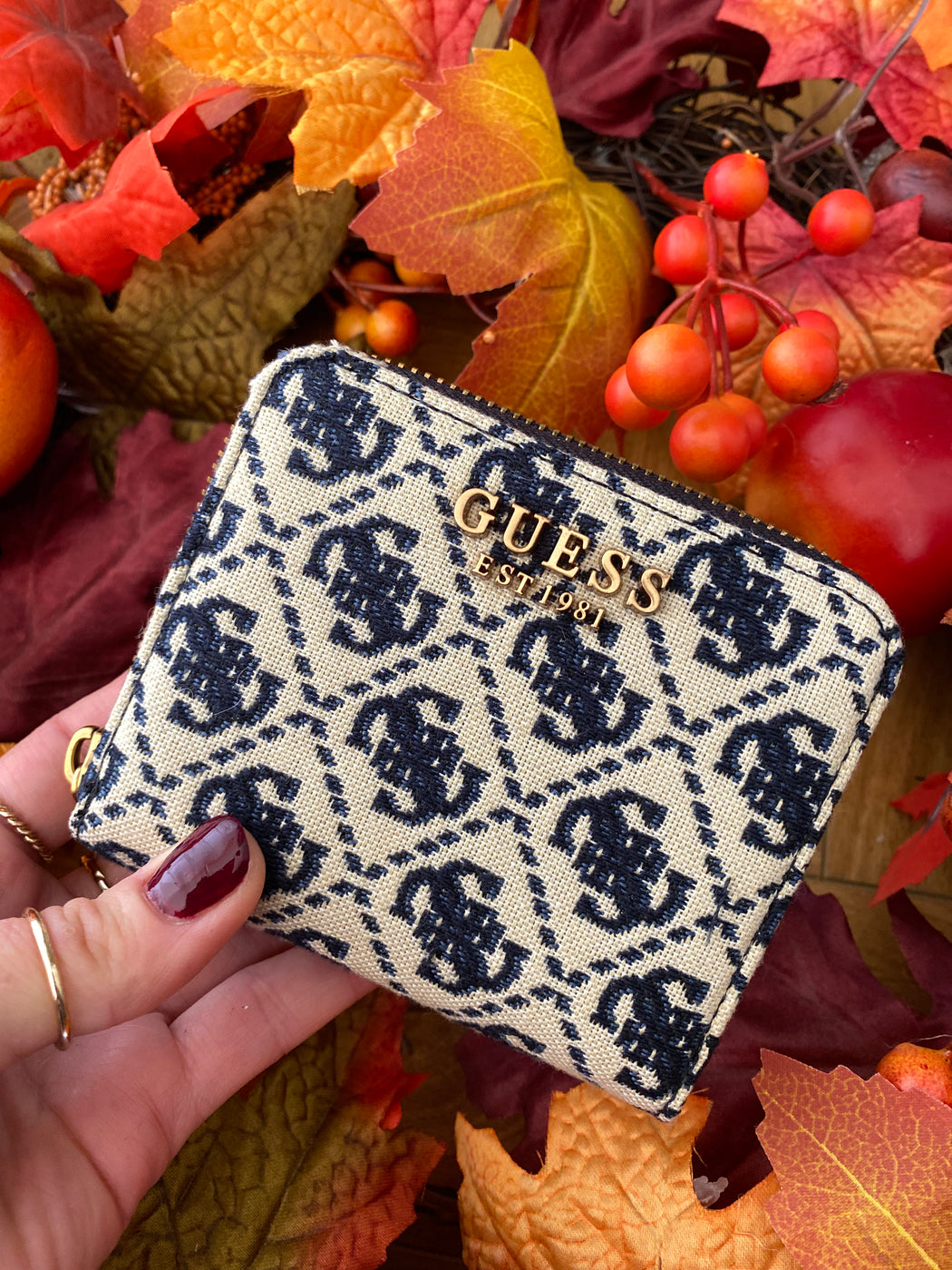 Guess top monogram wallet