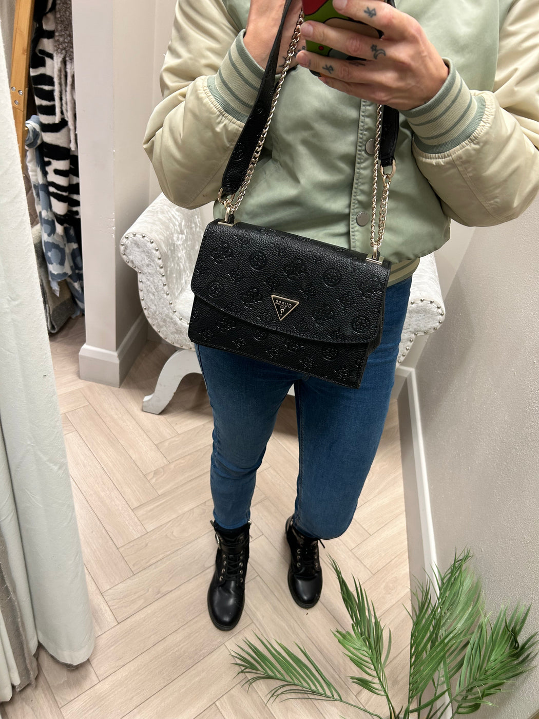 Guess Black CRESIDIA Bag. PD988821