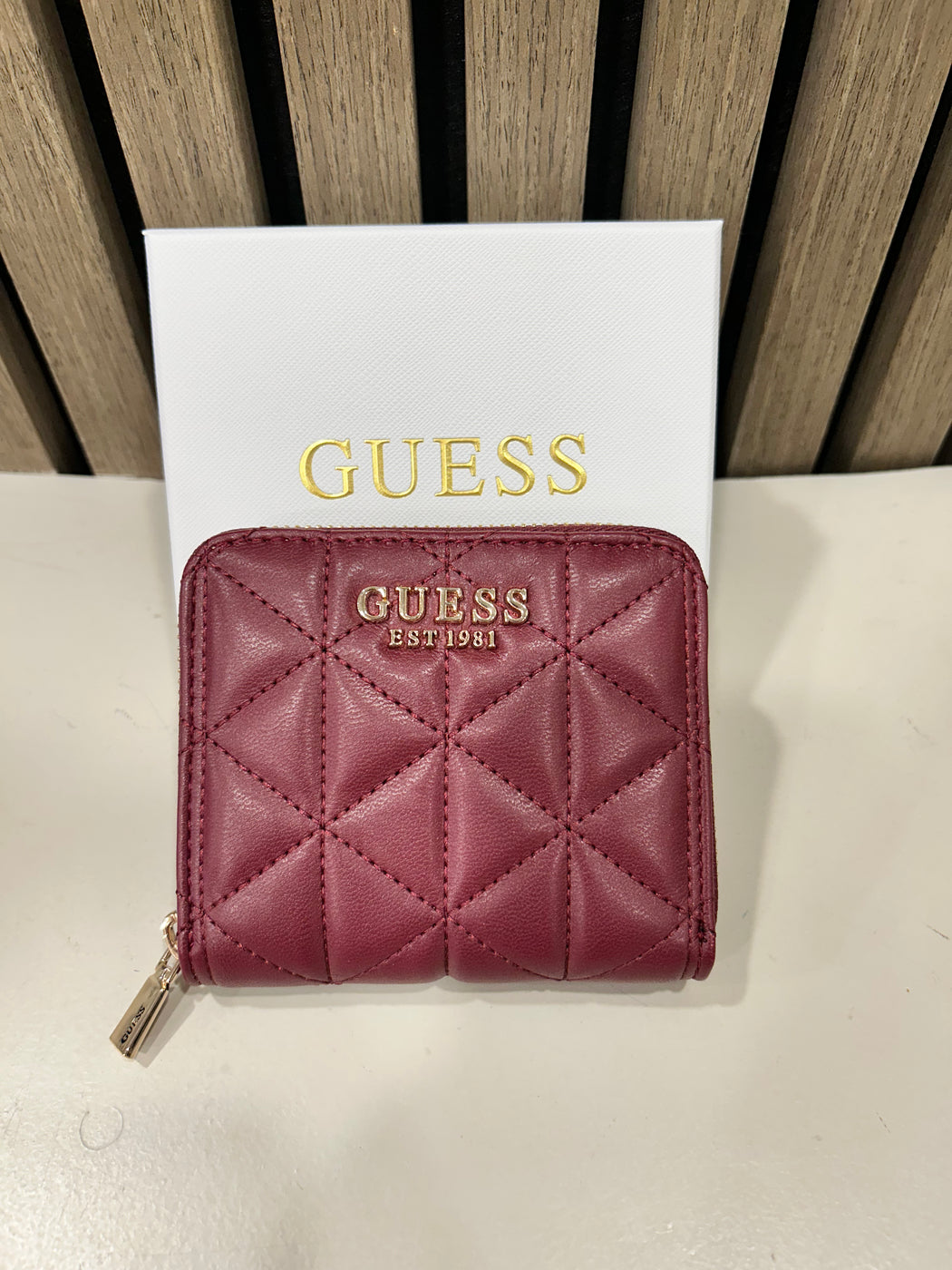 Guess PAISLEIGH Burgundy Wallet. QG9883137