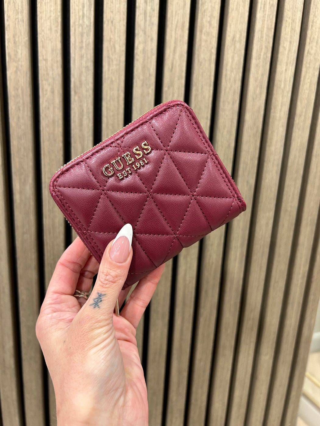 Guess PAISLEIGH Burgundy Wallet. QG9883137