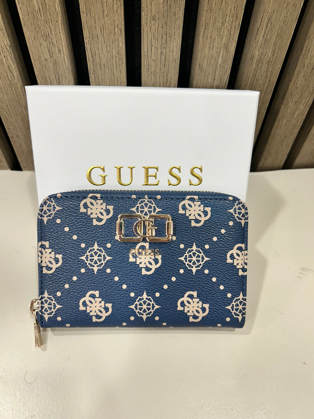 Guess Navy Logo EMELIE Wallet. GP9928140