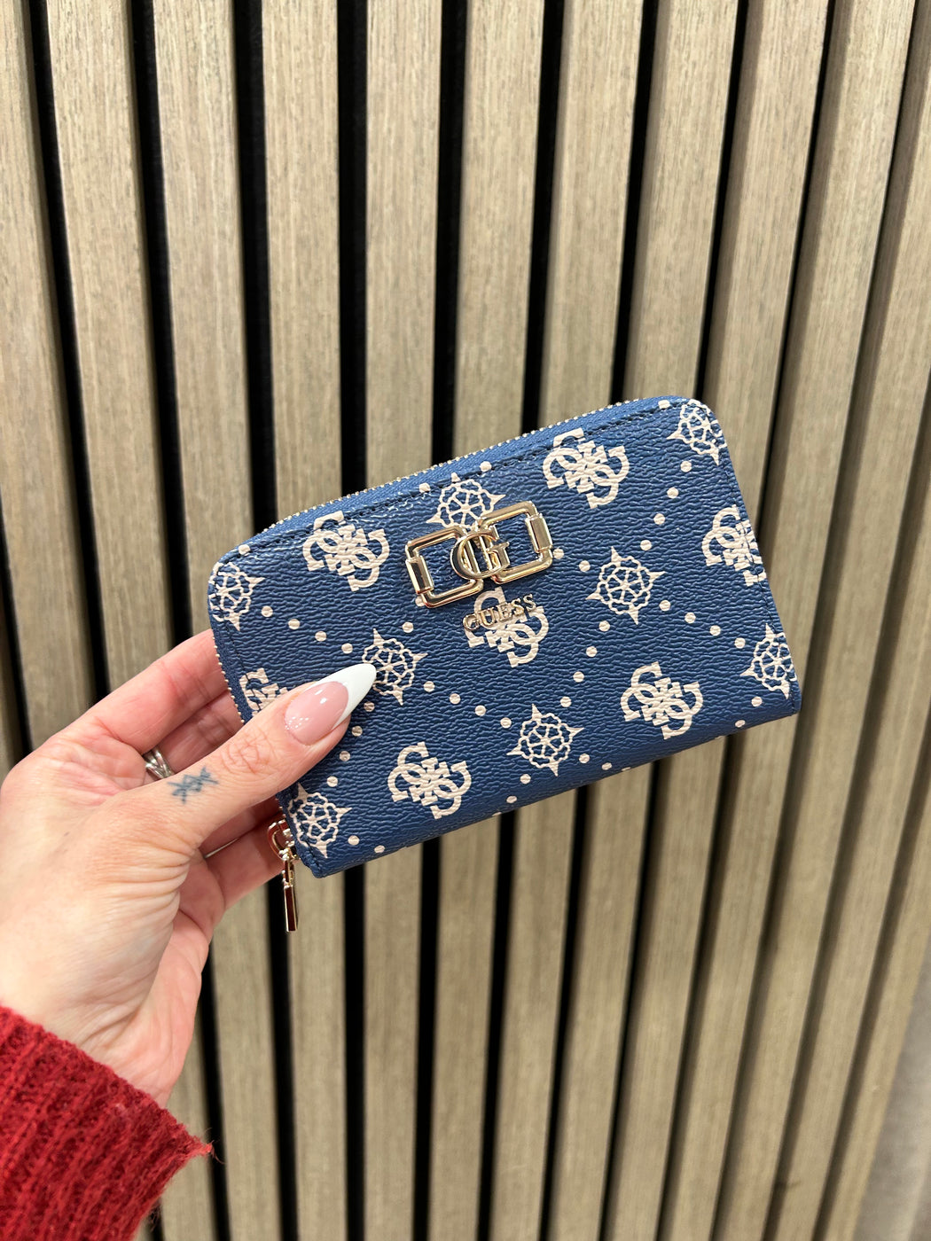 Guess Navy Logo EMELIE Wallet. GP9928140