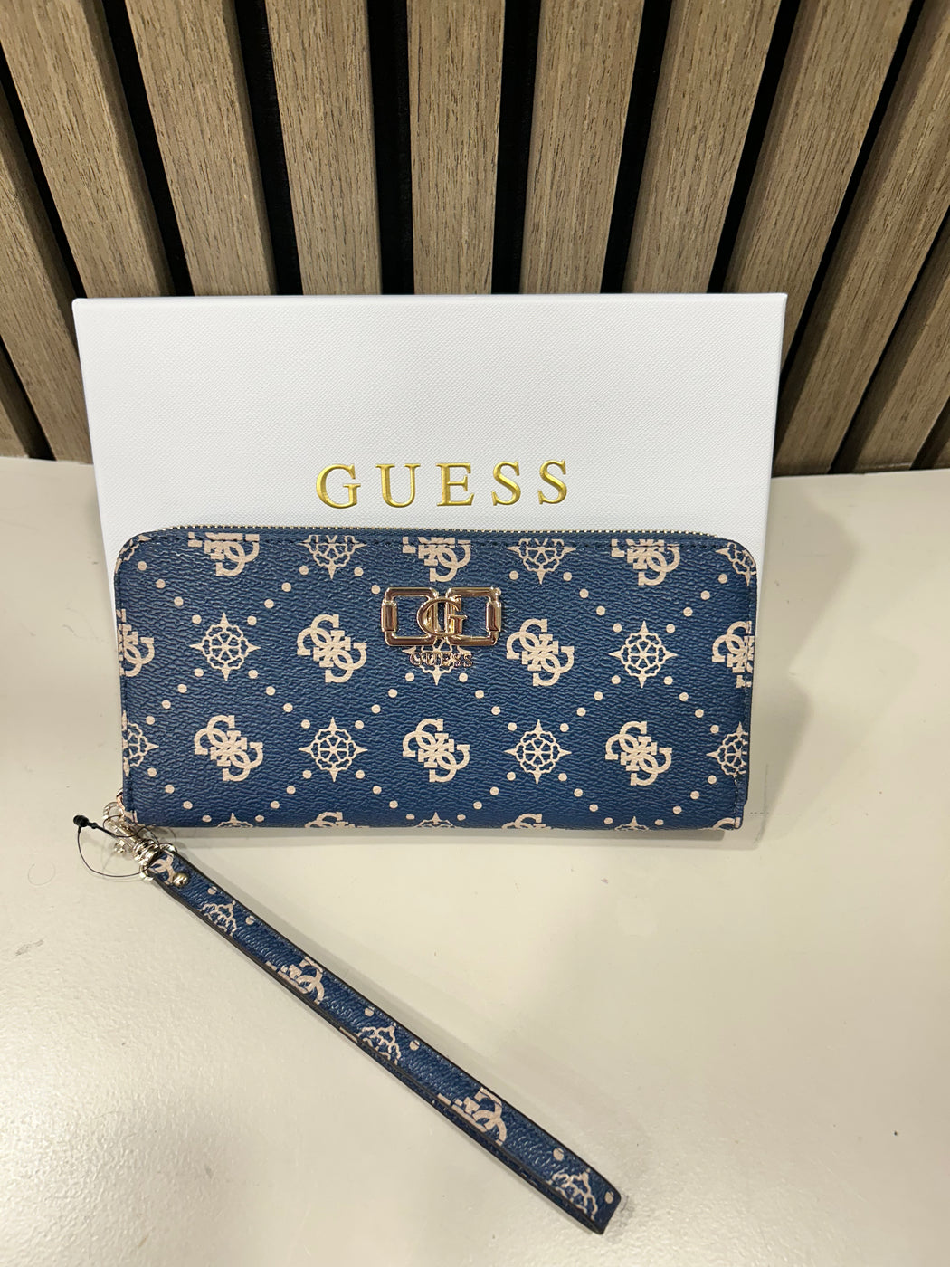 Guess Navy Logo EMELIE Wallet. GP9928146