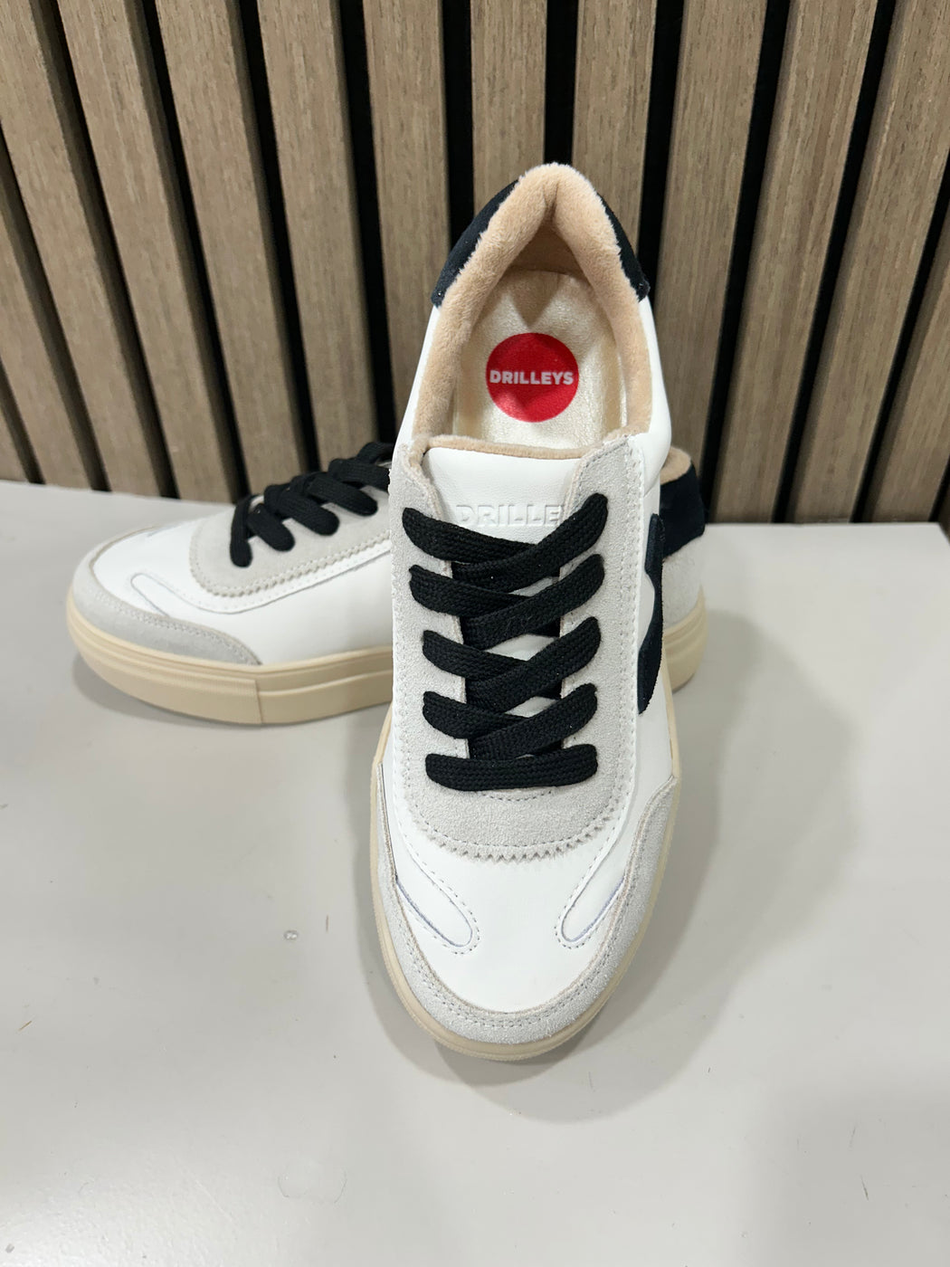 Eighty white coal Runners