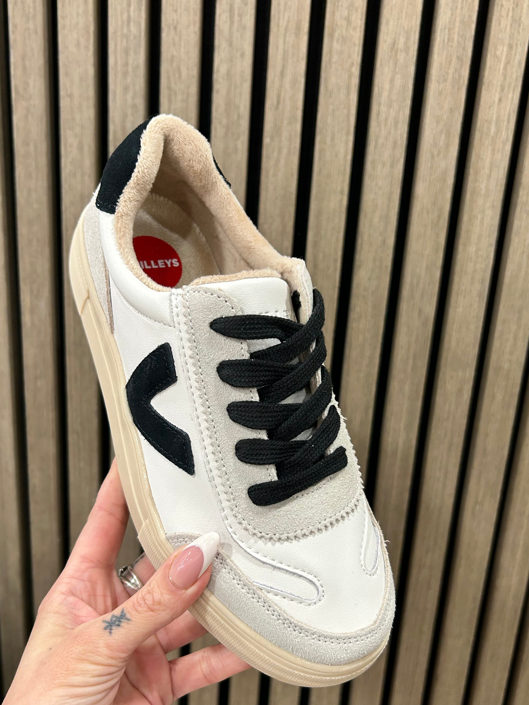 Eighty white coal Runners
