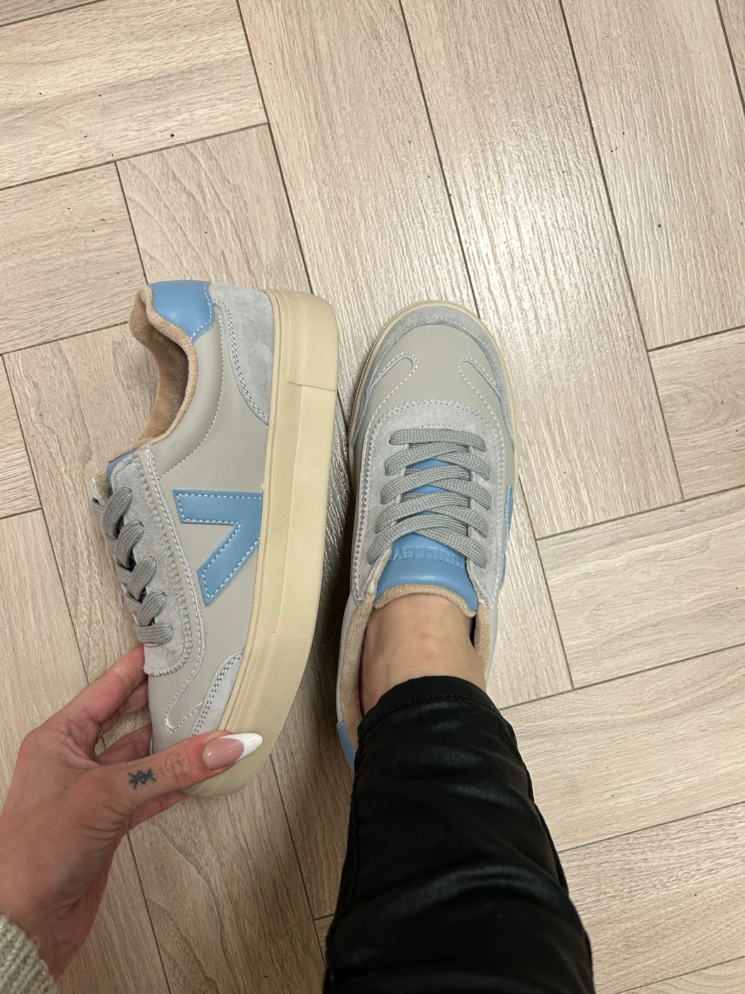 Eighty Chalky Blue Runners