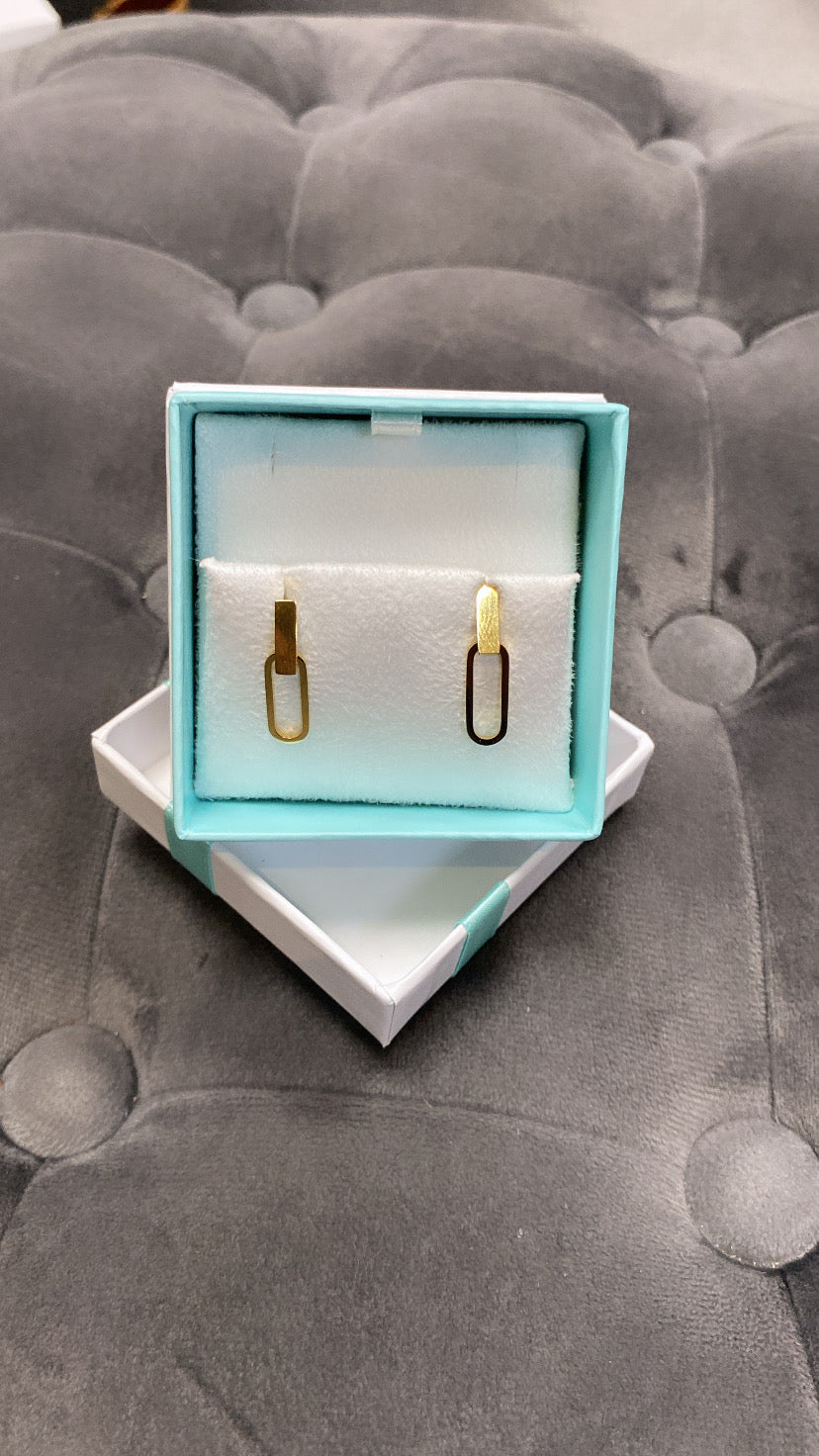 R287edd gold paper clip earrings