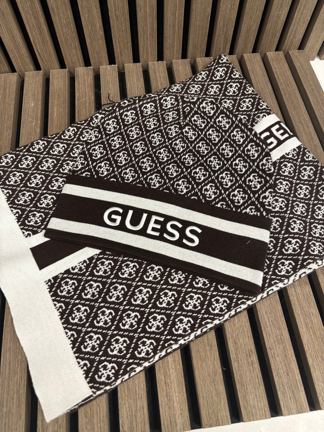 Guess Sevyn 4G Logo Beanie. W4BZ21Z3JD2.