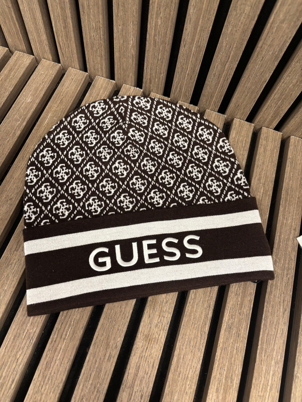 Guess Sevyn 4G Logo Beanie. W4BZ21Z3JD2.