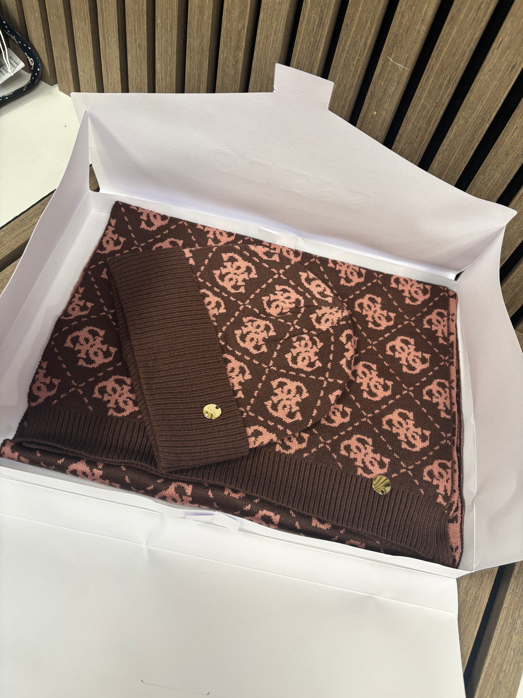 Guess Hat & Scarf Gift Set in PLUM. GFBOXWP6401 - BWL