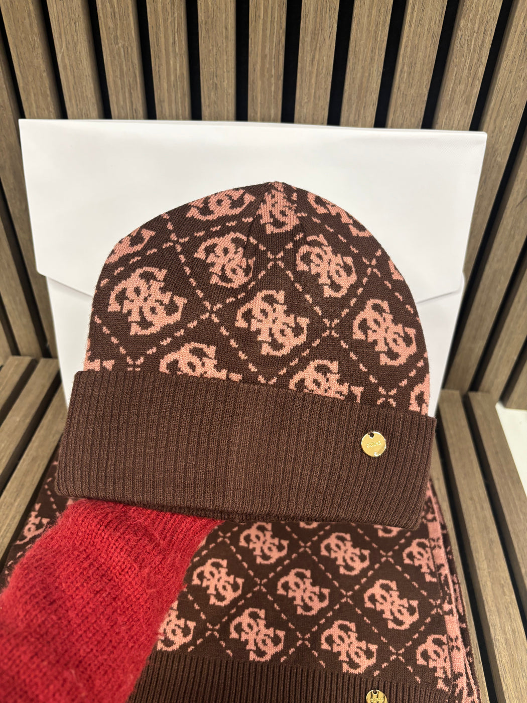 Guess Hat & Scarf Gift Set in PLUM. GFBOXWP6401 - BWL