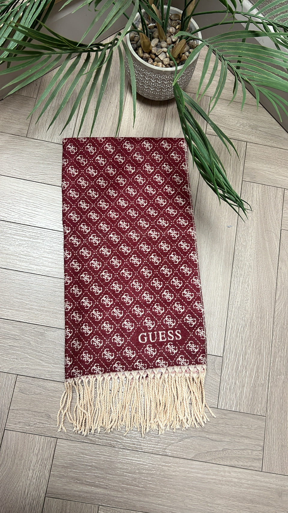 Guess reversible wine logo scarf aw5663vis03