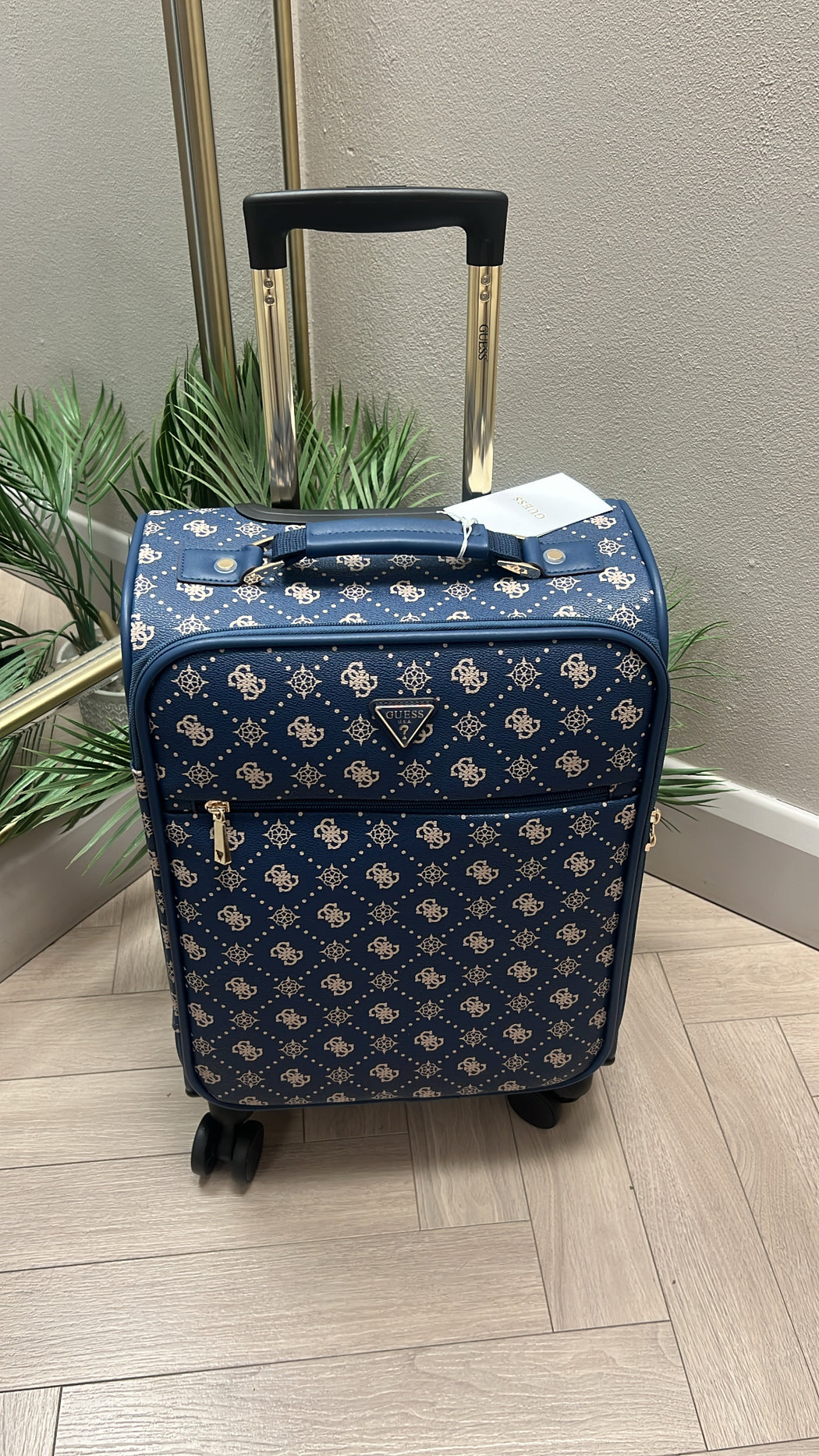 Guess silia 18 inch navy  logo travel suitcase gp9890983