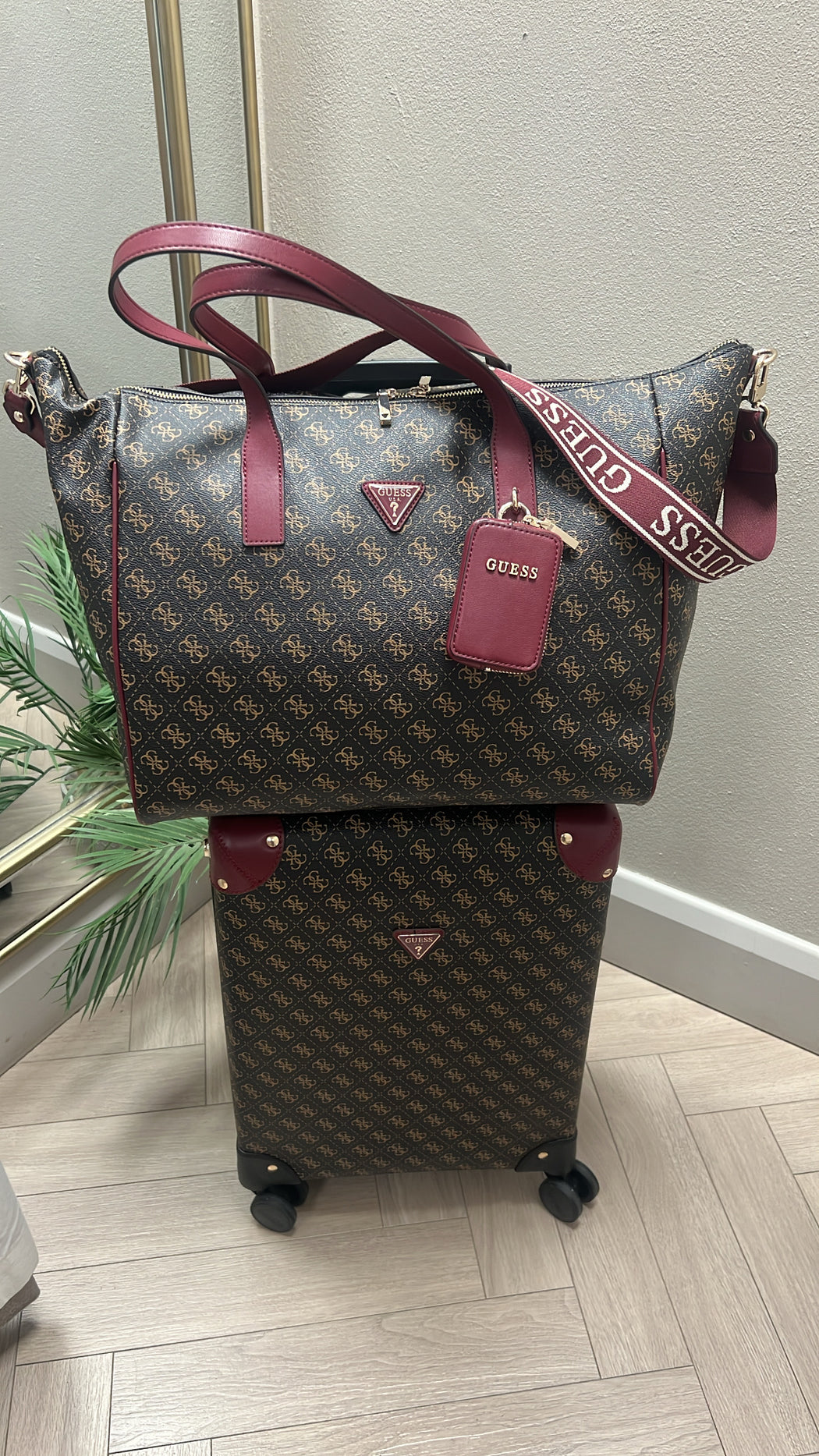 Guess brown logo Latona travel bag lq9211017