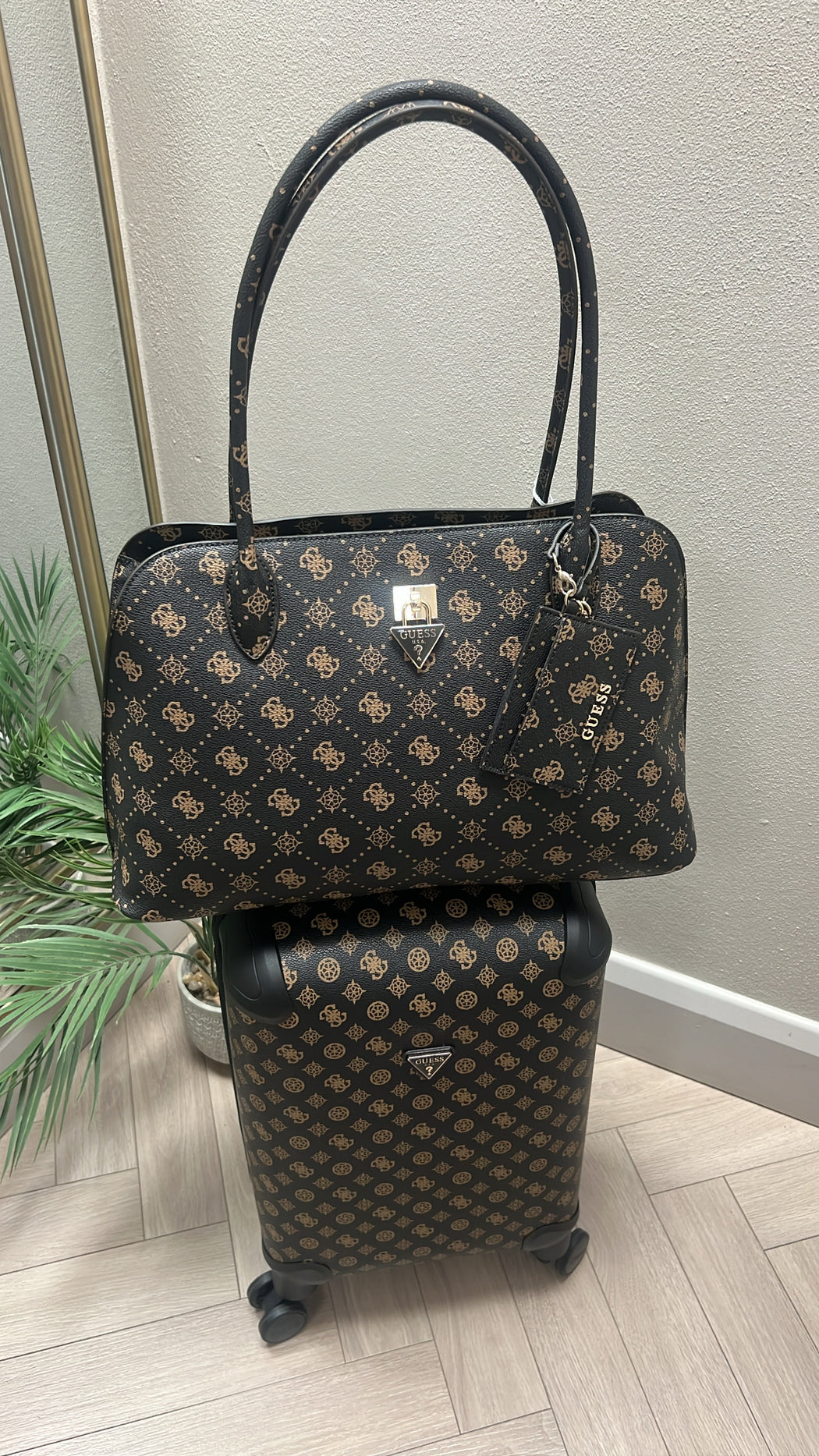 Guess espresso logo Patsie wilder travel bag gp9919024