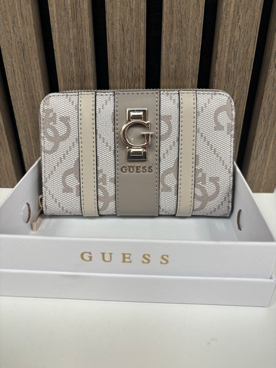 Guess ERENIA TAUPE logo wallet. SO7838140