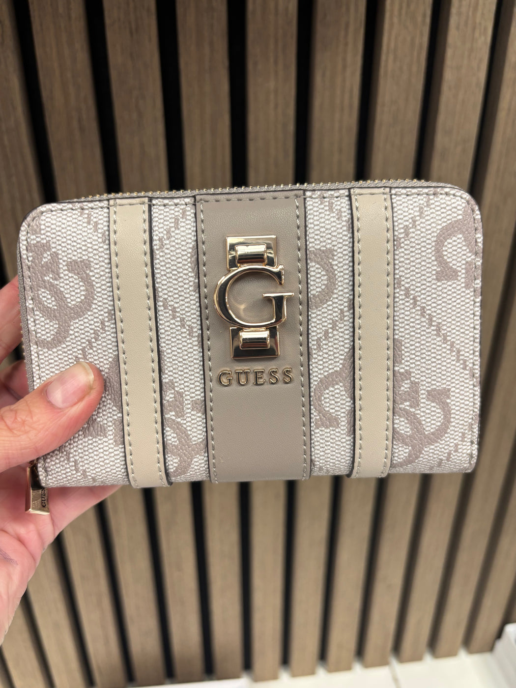 Guess ERENIA TAUPE logo wallet. SO7838140