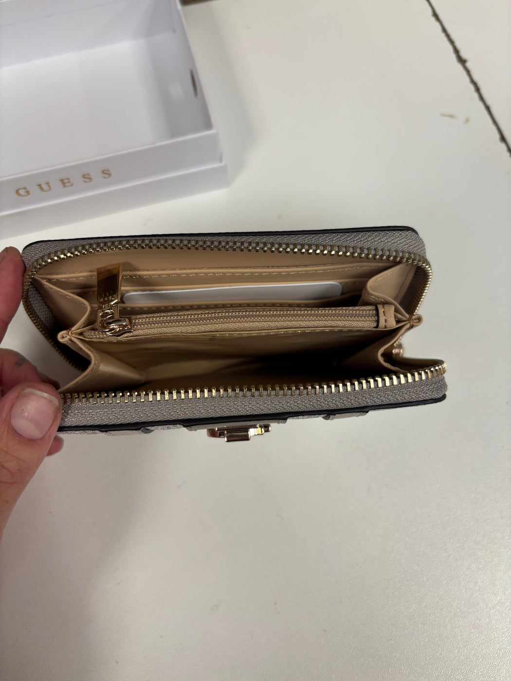 Guess ERENIA TAUPE logo wallet. SO7838140