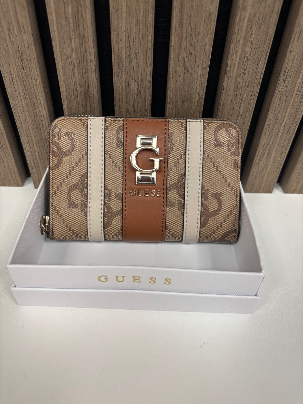 Guess ERENIA LATTE logo wallet. SO7838140