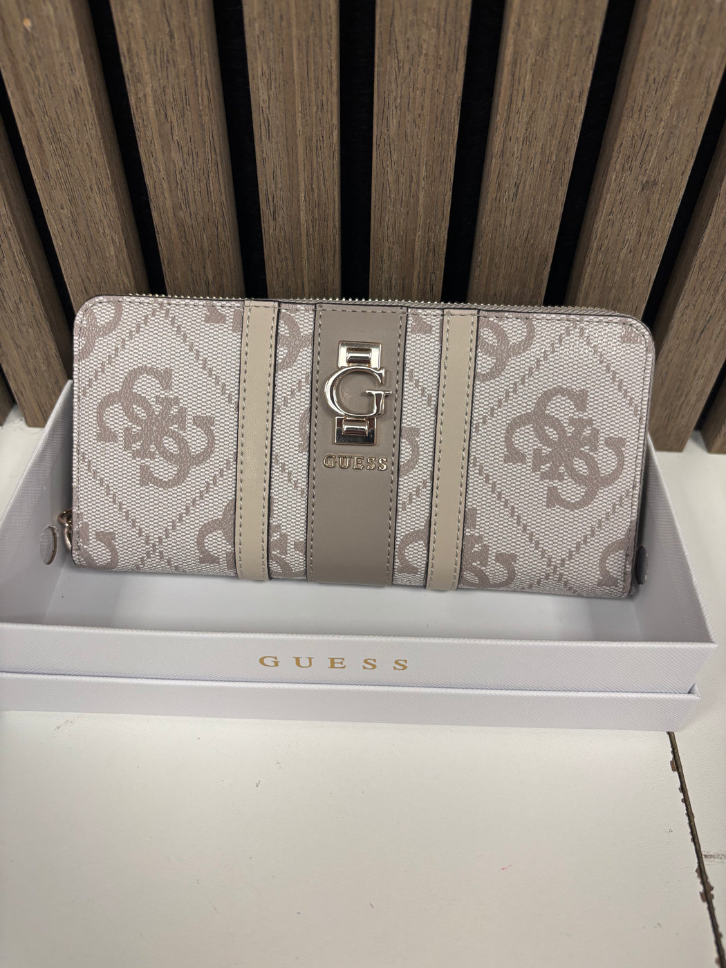 Guess ERENIA TAUPE Logo Wallet. SO7838146.