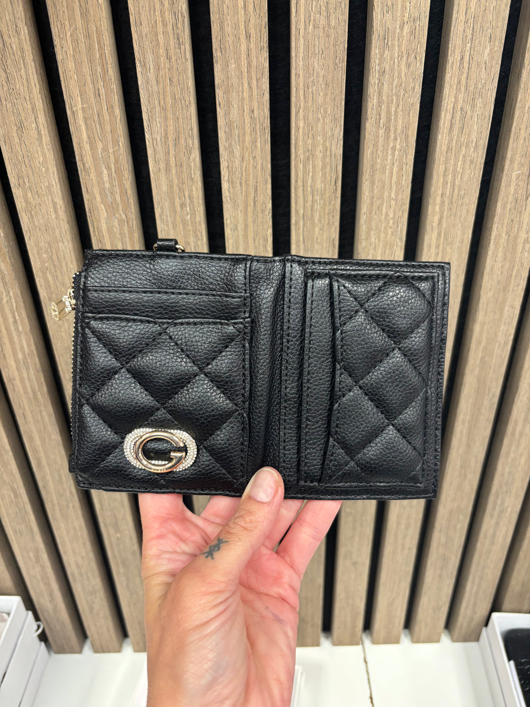 Guess Mini Clip-on Wallet. RW1796P5401