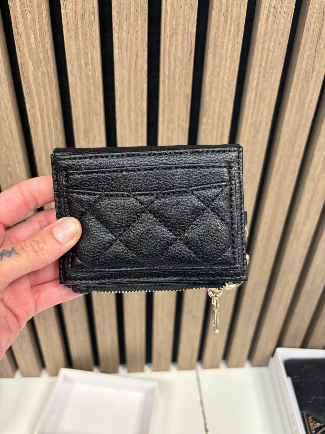 Guess Mini Clip-on Wallet. RW1796P5401