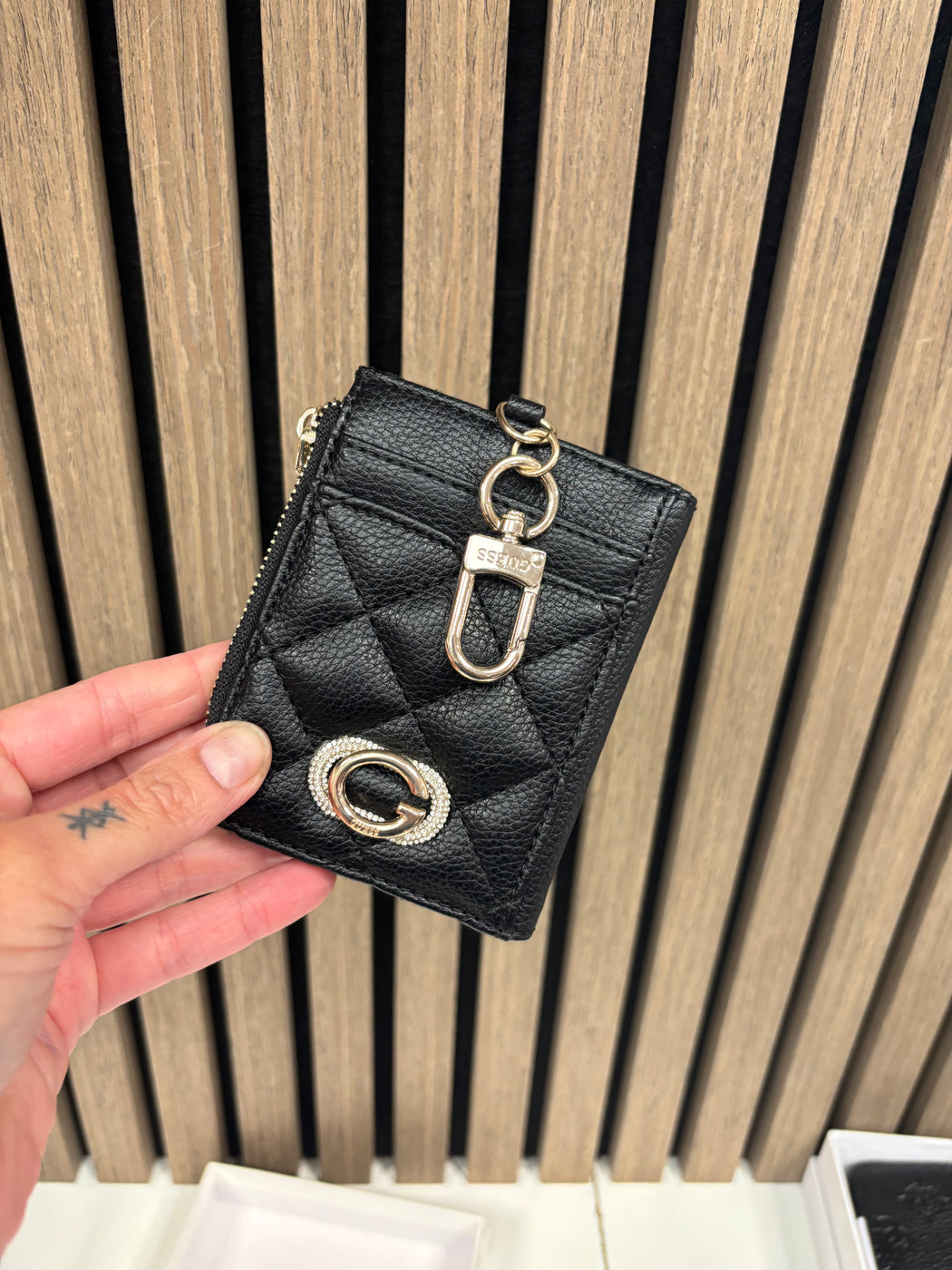 Guess Mini Clip-on Wallet. RW1796P5401