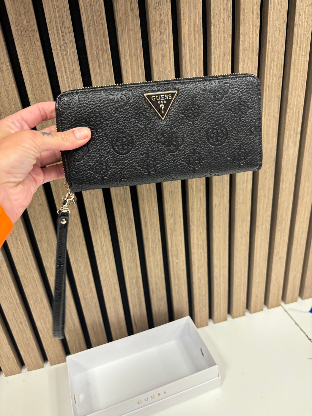 Guess CRESIDIA Black Logo Wallet. PD9888146.