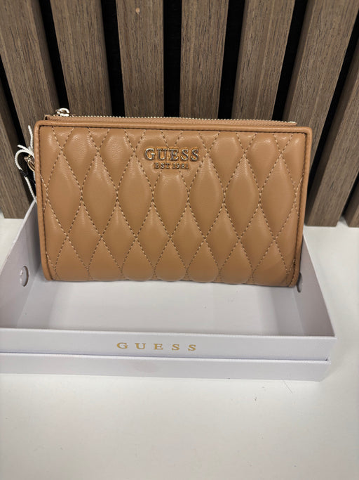 Guess VALLA BEIGE Logo Wallet. QG8122157.