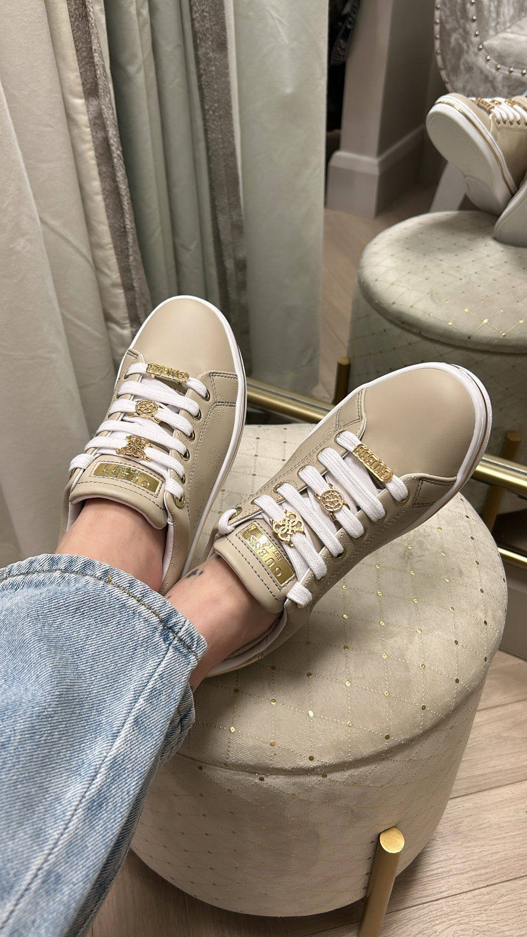 FLPSTAFAL12 Guess Beige/Gold Sneaker.