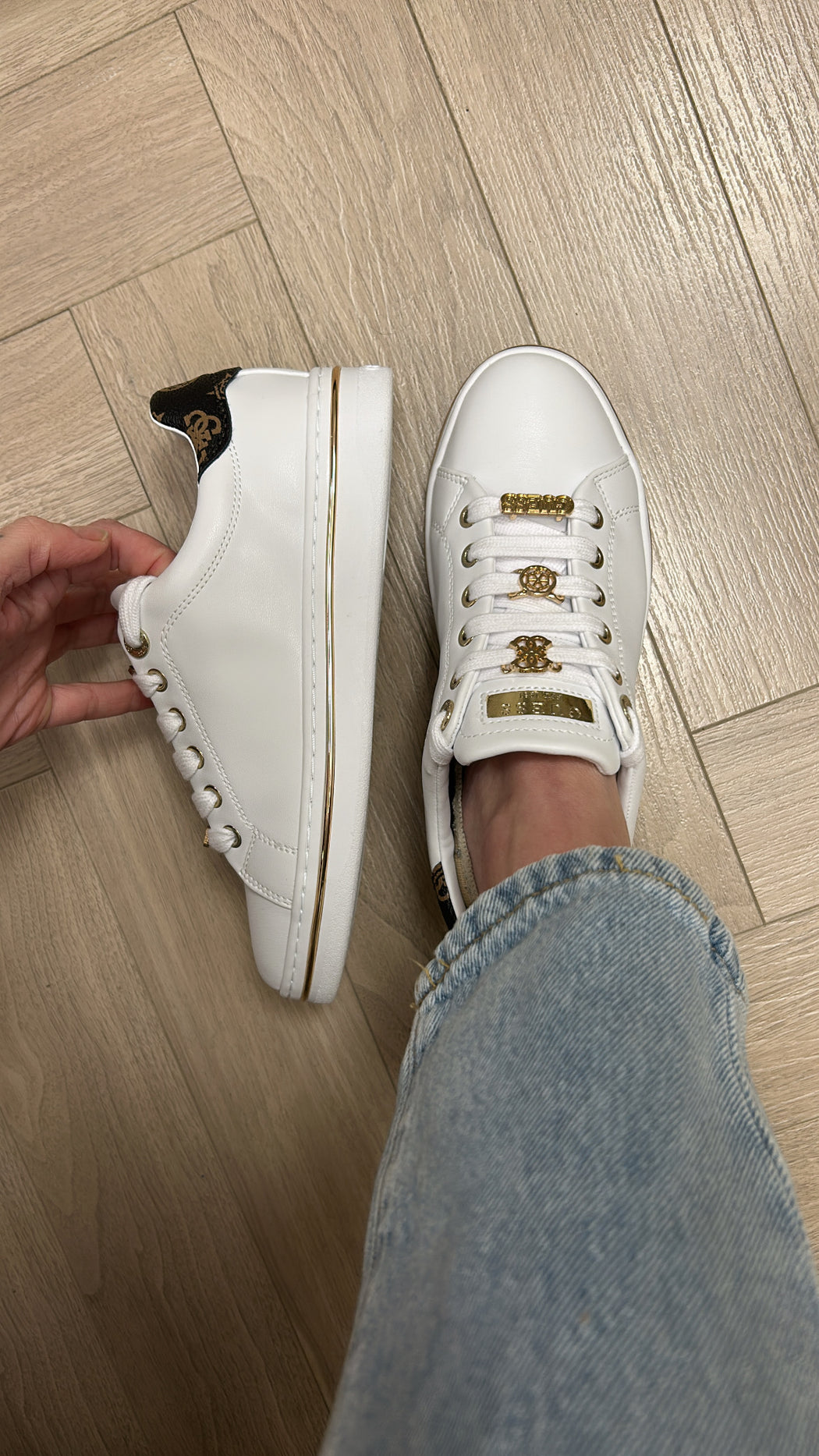 FLPSTAELE12 Guess white/Gold Sneaker